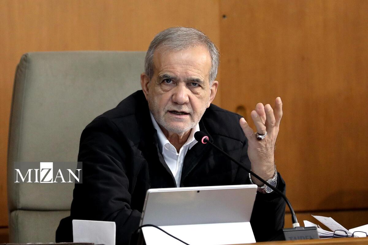 پزشکیان: پرداخت حقوق و پاداش باید بر پایه عملکرد باشد