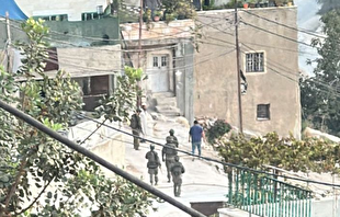 حمله نظامیان صهیونیست به منزل کودک شهید در الخلیل