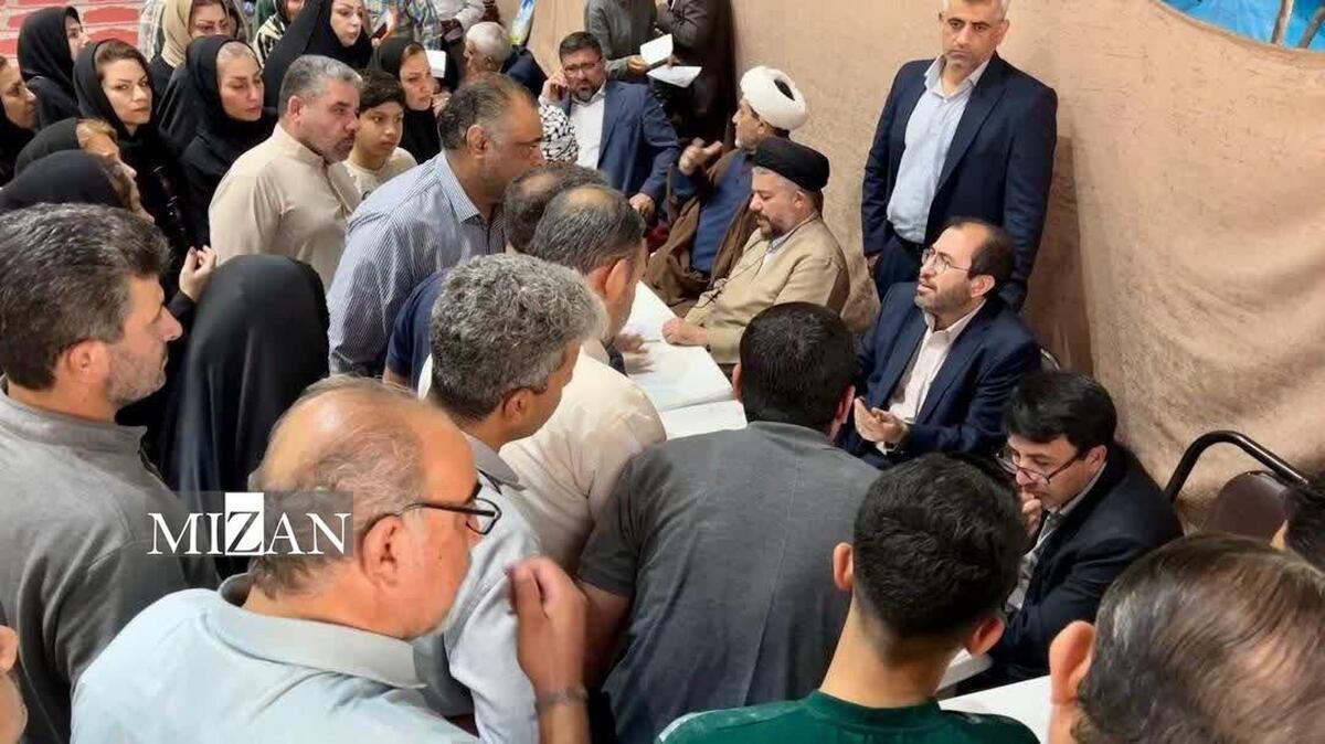 میز خدمت دادگستری خوزستان در مصلای اهواز برگزار شد/ رسیدگی به مشکلات ۱۱۸ نفر از نمازگزاران