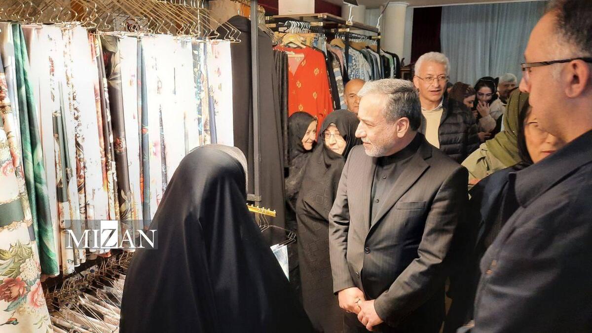 بازدید وزیر امور خارجه از بازارچه خیریه انجمن بانوان دیپلماتیک