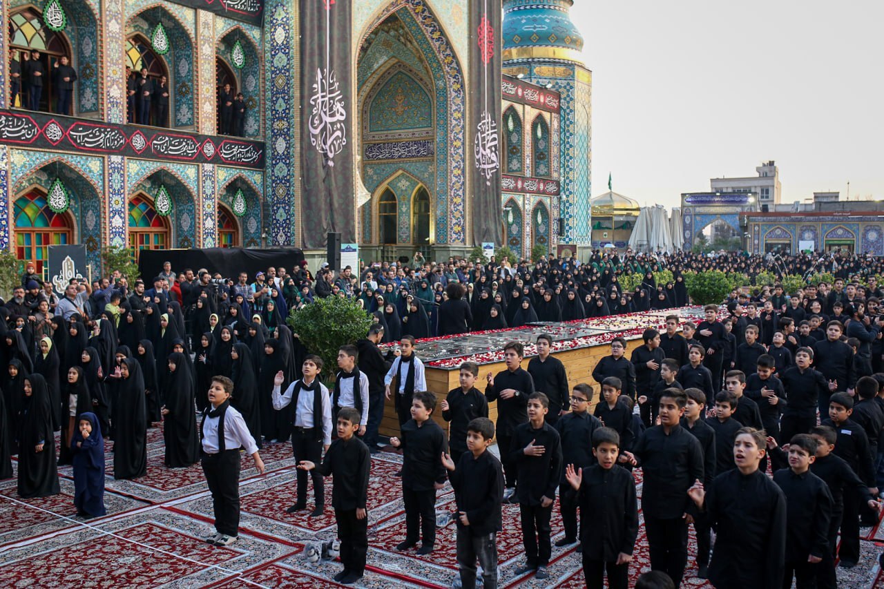 همخوانی سرود «خورشید نمی‌سوزد» با حضور پویانفر و ۲ هزار نوجوان