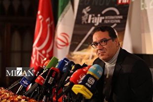 خودتحقیری به سبک دبیر جشنواره جهانی فیلم فجر/ حسینی: تلاش می‌کنیم آبروی‌مان حفظ شود/ یادمان نرود در چه دوره‌ای به سر می‌بریم! 