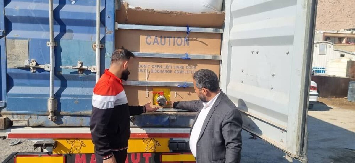 تریلر حامل ۴۰ هزار لیتر سوخت قاچاق در حاجی آباد توقیف شد