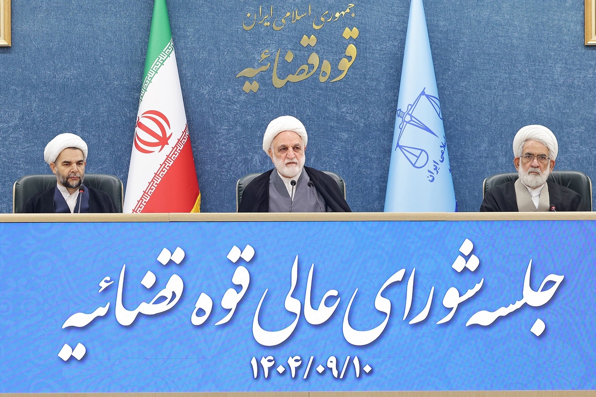 تاکید رئیس قوه قضاییه بر پاسداری و حراست از اصول قانون اساسی، بویژه مباحث ناظر بر «ابتناء قوانین و مقررات به موازین اسلامی» و «حقوق ملت»/ در ۱۲ ماه گذشته ۸۰ هزار نفر در کشور مشمول عفو قرار گرفتند