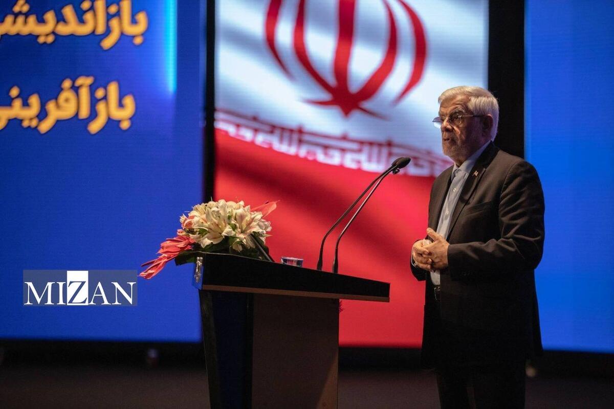 عارف: بازنگری در قوانین بیمه نیاز است