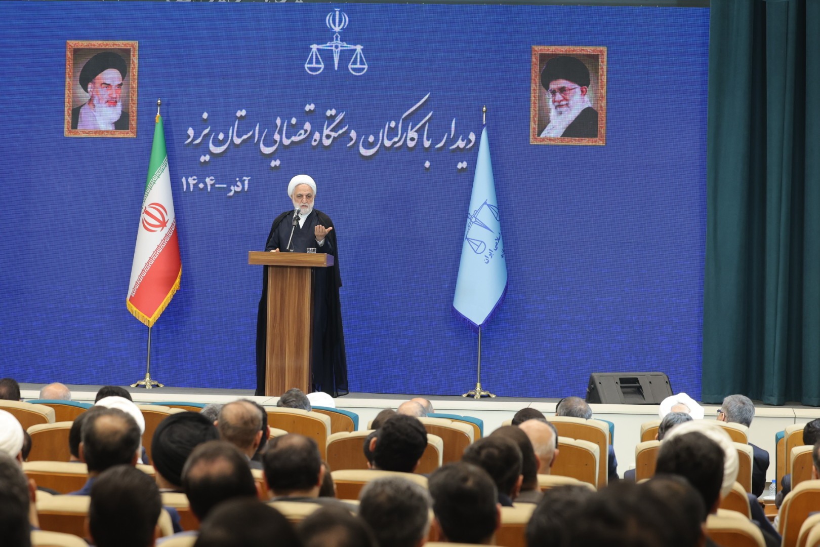 رئیس قوه قضاییه در جمع کارکنان دستگاه قضایی استان یزد رئیس قوه قضاییه وارد یزد شد