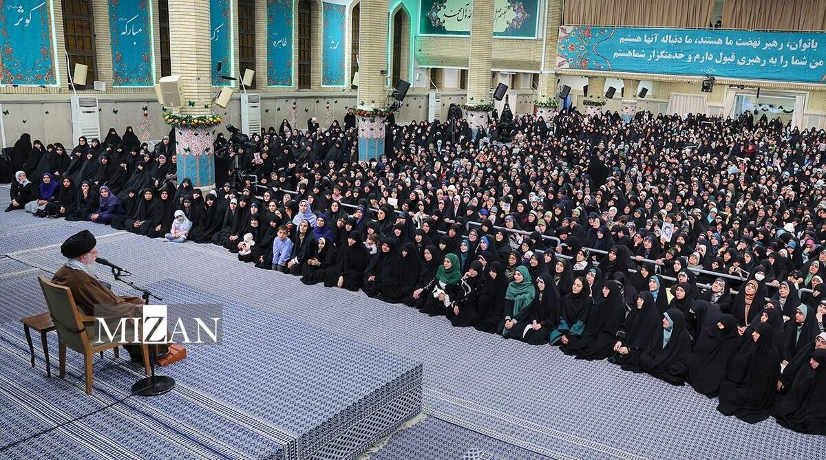 دیدار هزاران نفر از زنان و دختران با رهبر انقلاب