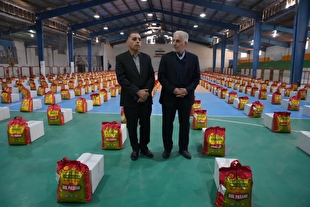 اهدای ۱۳۰۰ بسته معیشتی به خانواده زندانیان نیازمند یزدی باحضور رئیس سازمان زندان‌ها