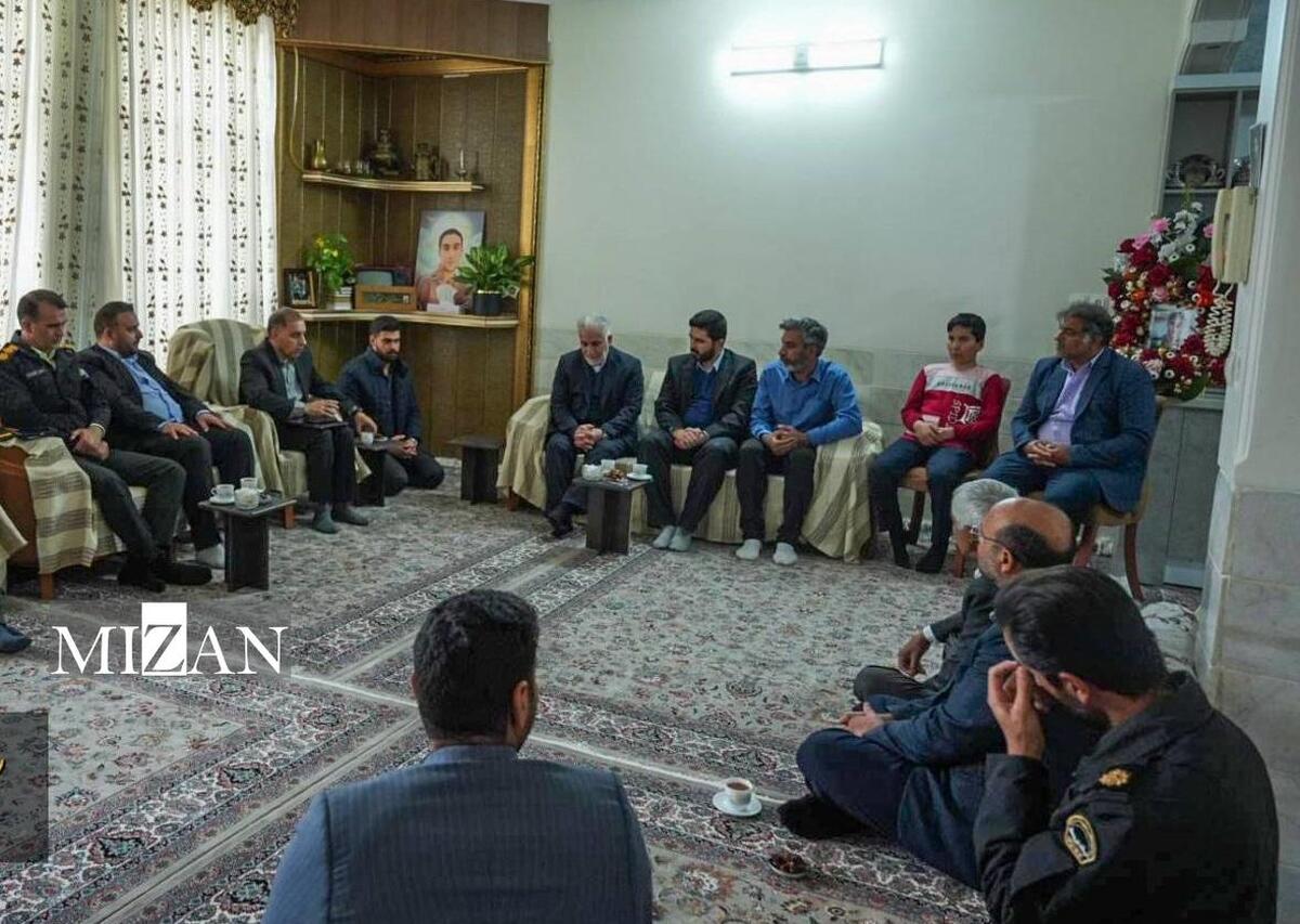 دیدار رئیس سازمان زندان‌های کشور با خانواده شهید امنیت در شهرستان اشکذر