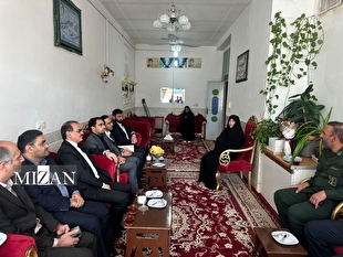 رئیس سازمان بازرسی با مادر شهیدان یخدانی در شهرستان میبد دیدار کرد