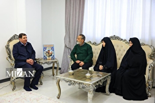 مخبر: مادران و همسران شهدا رنج خود را با رفتاری مسئولانه به ایستادگی تبدیل کردند/ خانواده‌های شهدا سرمایه‌های اجتماعی نظام هستند