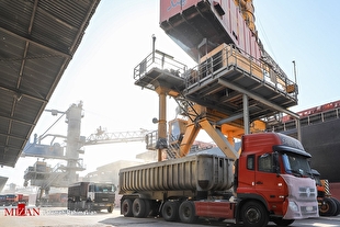 ۲۸ هزار تن پودر آلومینا با ورود دادستان بندر امام خمینی (ره) ترخیص شد