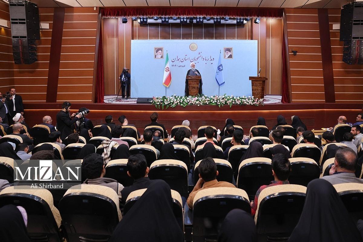 چهار سال گفت‌وگوی مستقیم با دانشگاه‌ها/ روایتی از تعامل رئیس قوه قضاییه با جامعه دانشجویی/ از شنیدن نقد‌ها تا بهره‌گیری از ظرفیت نخبگان