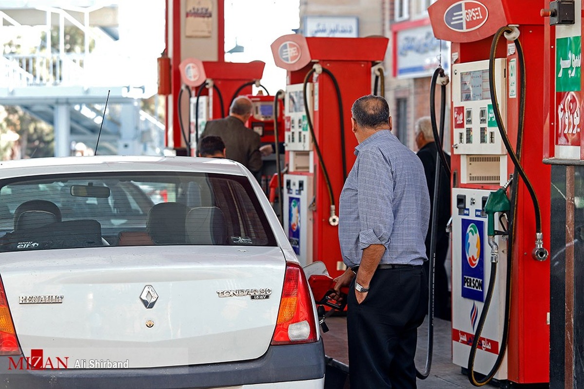 ابهام در زمان اجرای نرخ سوم بنزین؛ هشدار درباره پرداخت ۵ هزار تومانی در جایگاه‌ها