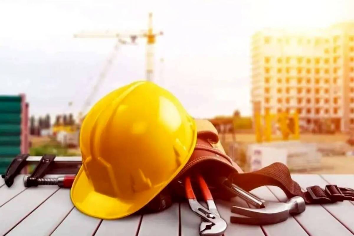 رسیدگی به حادثه کار برای کارگران خارجی بدون پروانه کار؛ نظر قطعی در صلاحیت دادگاه صلح