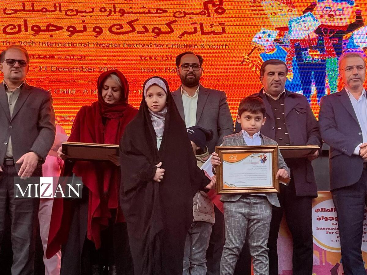 تجلیل از ۳ فرزند شهید در آیین گشایش سی‌امین جشنواره بین‌المللی تئاتر کودک و نوجوان همدان 