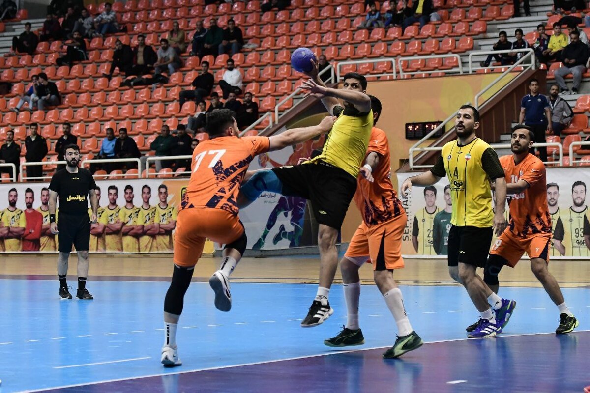 لیگ برتر هندبال مردان| سایپا با شکست سپاهان صدرنشین ماند/ ثبت اولین تساوی لیگ در اراک