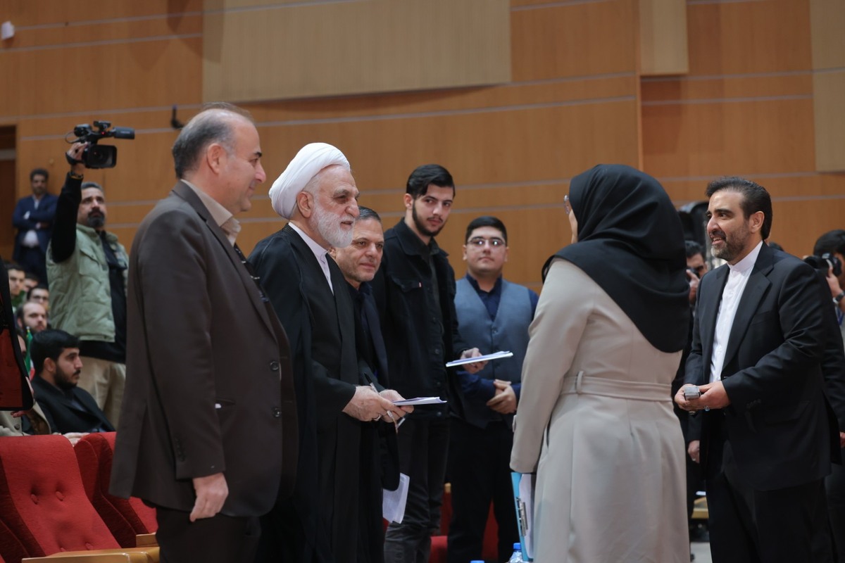 حضور رئیس قوه قضاییه در جمع دانشجویان دانشگاه زنجان/ جواب‌های رئیس عدلیه به سؤالات پرتعداد و متنوع دانشجویان مطالبه‌گر/ حجت‌الاسلام والمسلمین محسنی اژه‌ای: مبارزه با فساد نه‌تنها کم نشده، افزایش هم یافته است