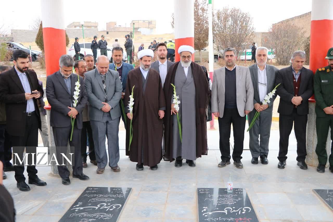 رئیس سازمان قضایی نیروهای مسلح کل کشور به شهدای شهرستان ایجرود استان زنجان ادای احترام کرد