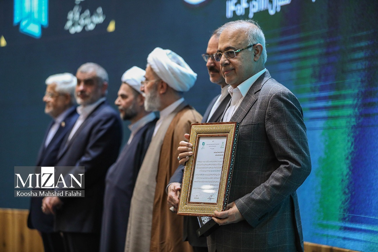 معرفی دستگاههای برتر جشنواره ملی ارتقای شفافیت و رفع موقعیتهای تعارض منافع / ۵۵۰۰ هشدار مدیریتی از ناحیه سازمان بازرسی صادر شده است/ رئیس سازمان بازرسی کل کشور: در جامعهای که شفافیت وجود داشته باشد، امکان سوءاستفاده کاهش مییابد معرفی دستگاههای برتر جشنواره ملی ارتقای شفافیت و رفع موقعیتهای تعارض منافع / ۵۵۰۰ هشدار مدیریتی از ناحیه سازمان بازرسی صادر شده است/ رئیس سازمان بازرسی کل کشور: در جامعهای که شفافیت وجود داشته باشد، امکان سوءاستفاده کاهش مییابد