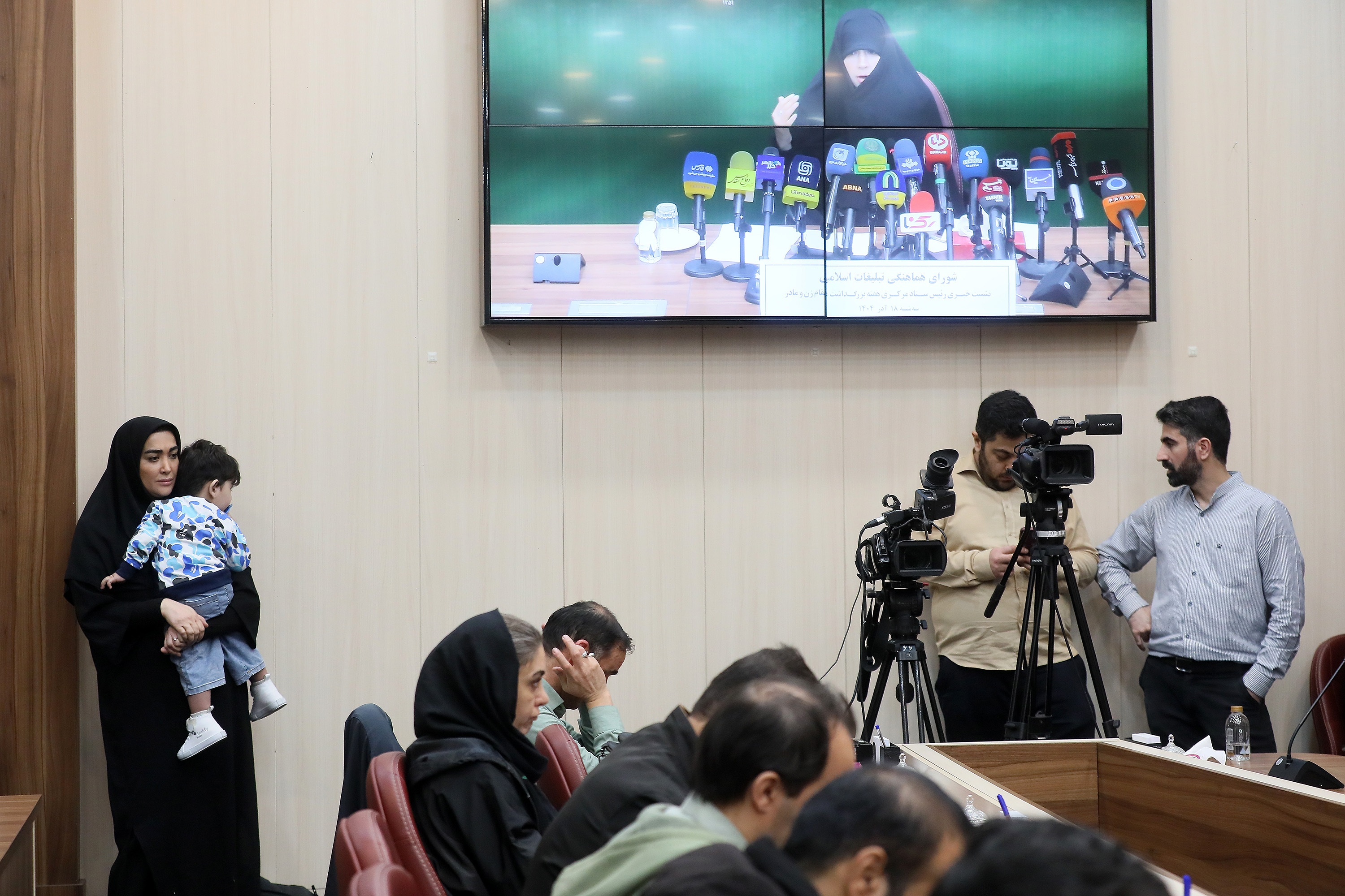 نشست خبری بزرگداشت مقام زن و روز مادر