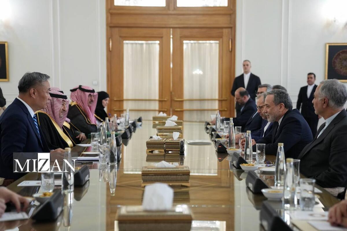 دیدار قائم‌مقام وزیر امور خارجه عربستان سعودی و معاون وزیر امور خارجه چین با عراقچی