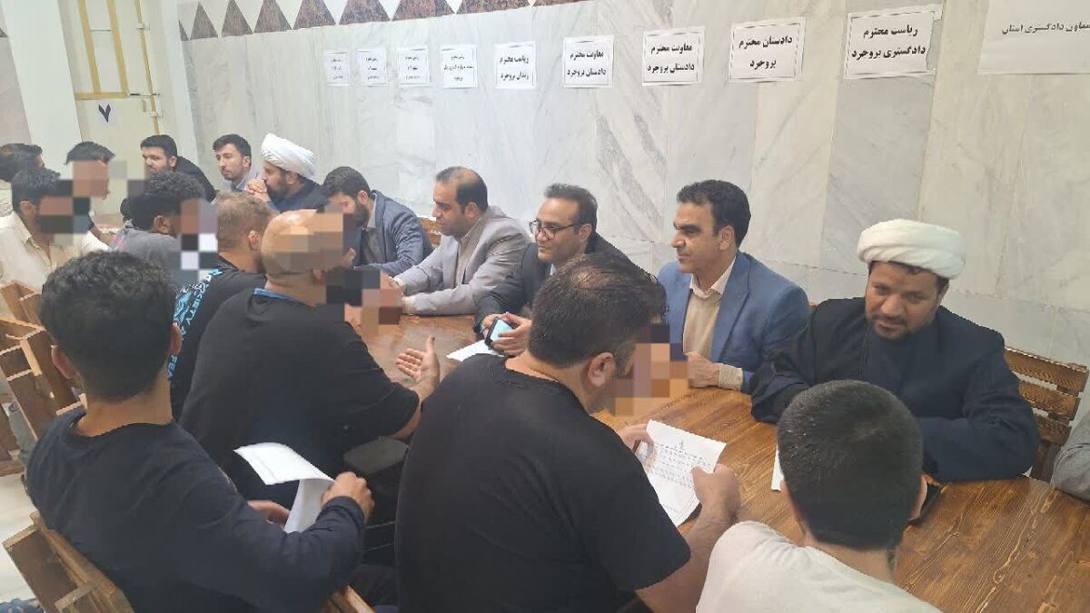 دادستان بروجرد درخواست ۲۵ نفر از زندانیان را بررسی کرد