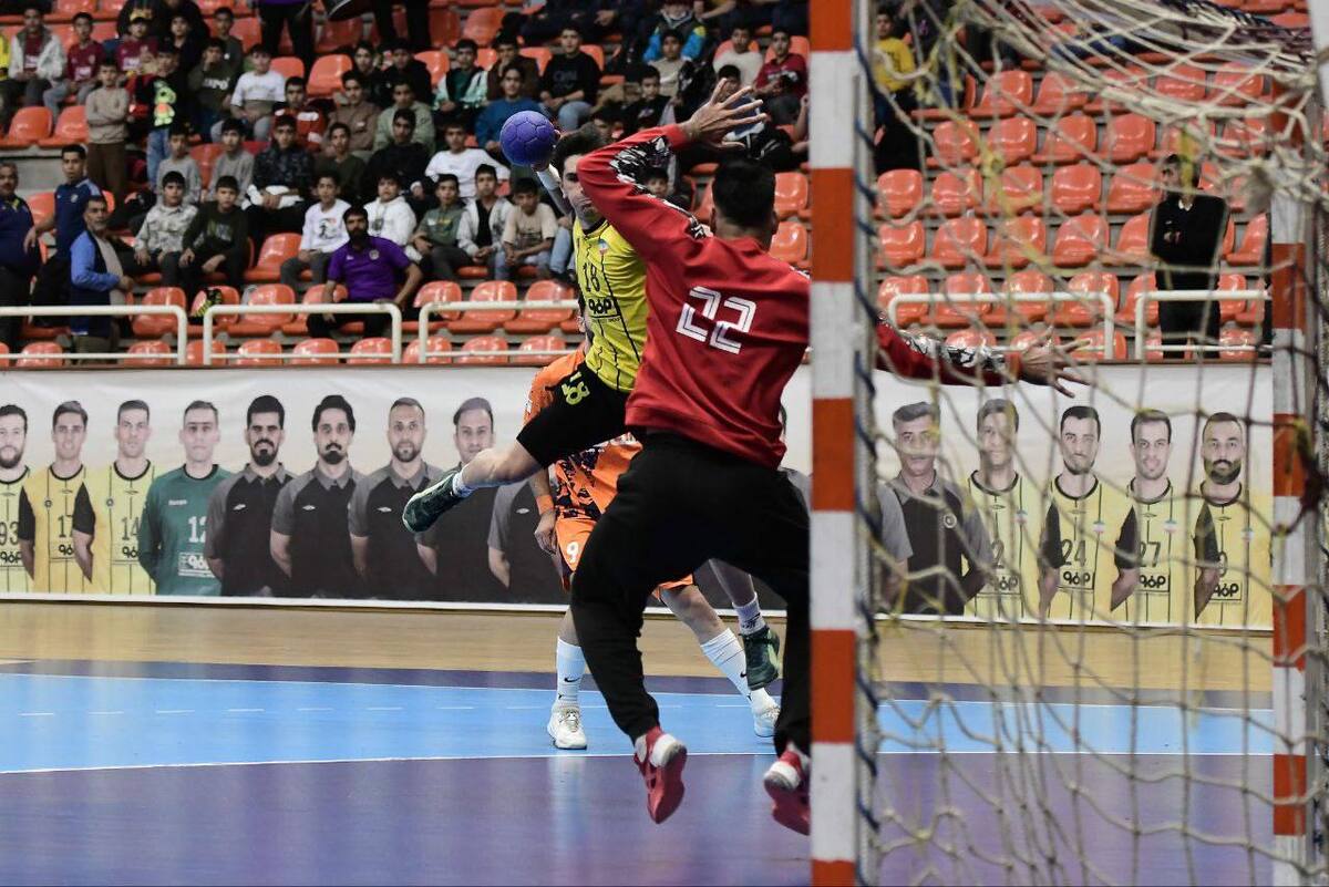 لیگ برتر هندبال مردان| نبرد جذاب استقلال و سپاهان در کازرون/ هیجان در بالای جدول به اوج می‌رسد