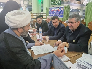 میز خدمت مرکز ارتباطات مردمی قوه قضاییه در حرم حضرت عبدالعظیم حسنی (ع) برگزار شد