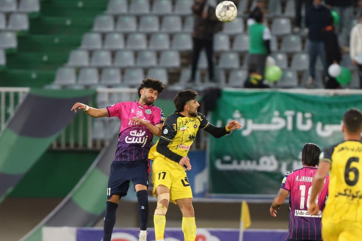 سپاهان با عبور از آلومینیوم به صدر رسید/ بازگشت چادرملو به جمع مدعیان با پیروزی مقابل فجرسپاسی