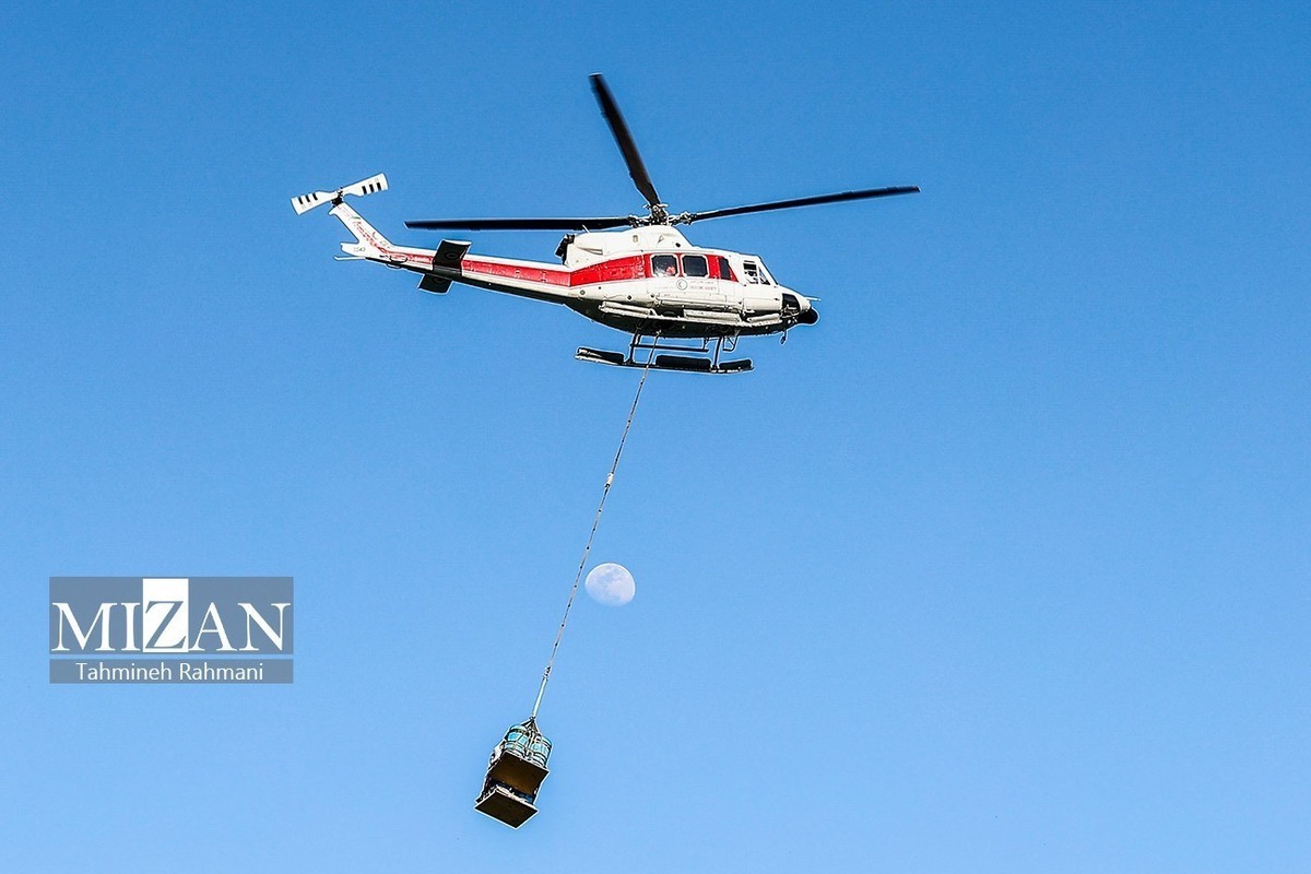 عملیات اطفای حریق جنگل‌های الیت به ۴۹ سورت پرواز بالگرد‌های هلال احمر رسید