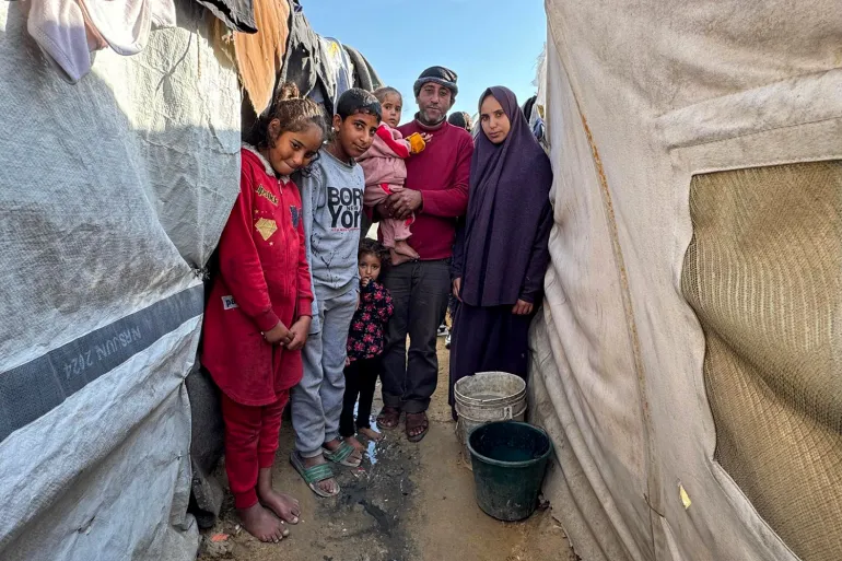 محاصره غزه و مردمی که در معرض سرما و گرسنگی قرار دارند محاصره غزه و مردمی که در معرض سرما و گرسنگی قرار دارند