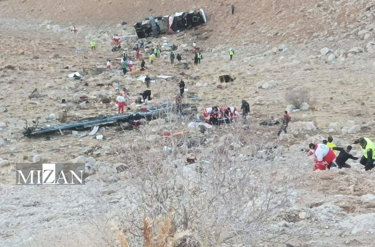 بر اثر سقوط اتوبوس به دره در محور سمیرم–یاسوج ۳ نفر جان باختند