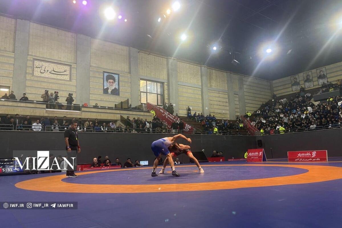 لیگ برتر کشتی آزاد| استقلال جویبار اولین فینالیست مسابقات