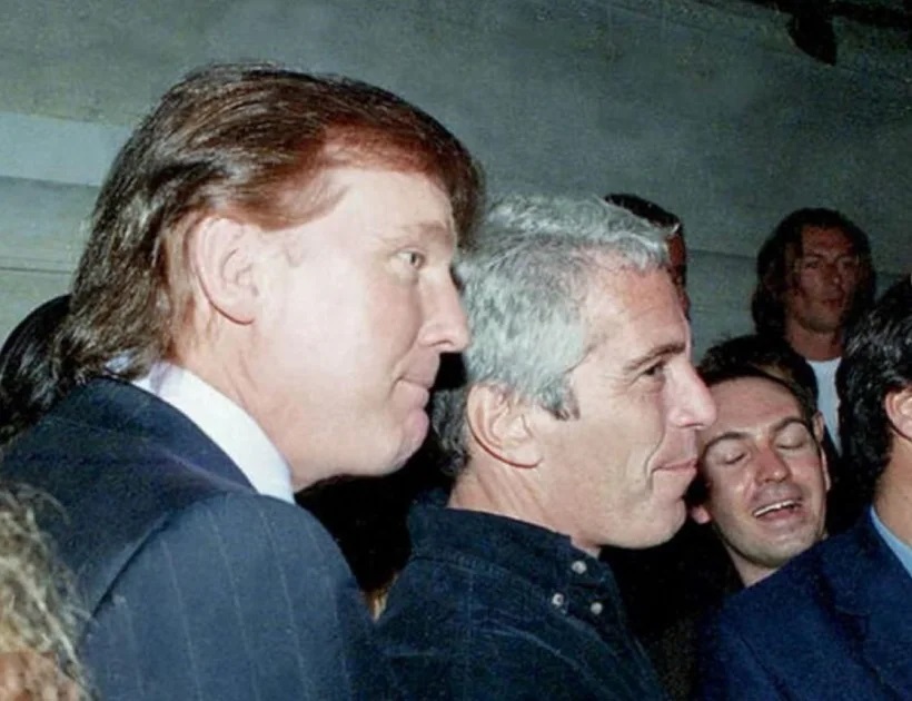 ترامپ به همراه اپستین تلاش ترامپ برای کماهمیت جلوهدادن تصاویر جدید منتشرشده از اپستین