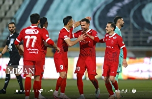 پرسپولیس - آلومینیوم اراک؛ تلاش سرخ‌پوشان برای قهرمانی در نیم فصل/ گربه سیاه اوسمار وارد می‌شود!