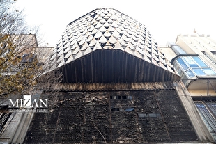 آتش‌سوزی سینمای متروکه در خیابان لاله زار؛ عملیات اطفای حریق در مرحله پایانی