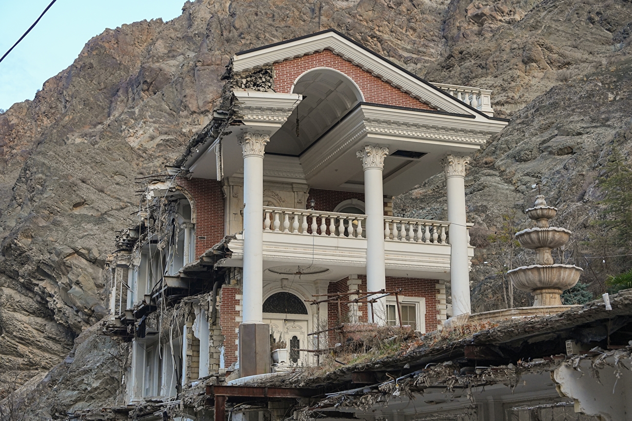 وضعیت ابر ویلای معروف جاده چالوس بعد از اجرای حکم تخریب بخش غیرمجاز