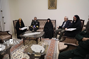 اعطای درجه سپهبدی شهید باقری به خانواده ایشان