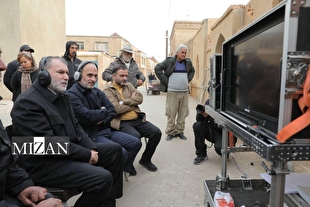 رئیس رسانه ملی از پشت‌صحنه سریال «دیوار دفاعی» بازدید کرد/ روایت وحدت مردم و ملی شدن صنعت نفت در قاب تلویزیون