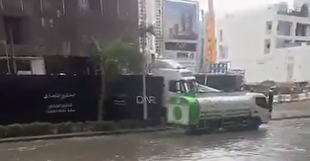 بارش شدید باران فرودگاه‌های امارات را فلج کرد؛ لغو ده‌ها پرواز و آب‌گرفتگی گسترده شهر‌ها