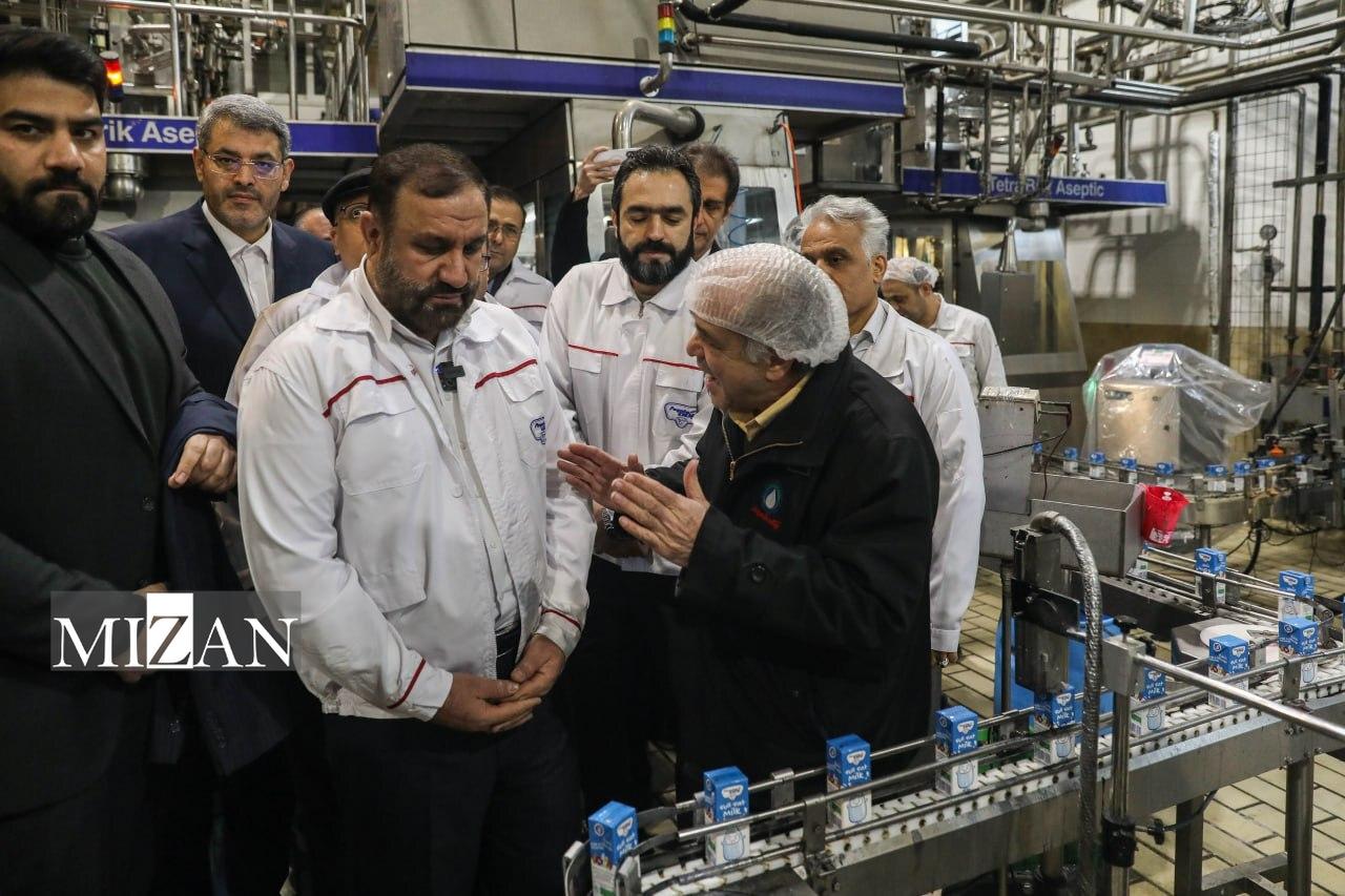 بازدید دادستان تهران از شرکت ملی صنایع شیر پگاه/ ورود قاطعانه دادستانی تهران به تخلفات مربوط به بازار لبنیات/ نظارت بر قیمت‌گذاری، مقابله با گران‌فروشی و تضمین سلامت مردم در دستور کار دادسرای تهران قرار گرفت