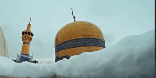 تصاویری از فرایند شبانه‌روزی برف‌روبی حرم امام رضا (ع)