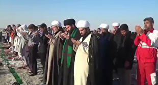 نماز طلب باران در بستر خشکیده هامون