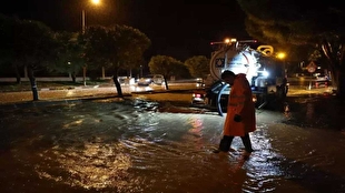 بارش شدید باران و جاری شدن سیل در ازمیر ترکیه