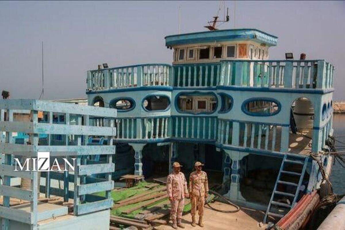 ۲ فروند شناور حامل ۸۰ هزار لیتر سوخت قاچاق در آب‌های خلیج فارس توقیف شدند