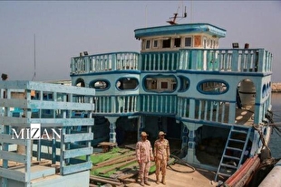 ۲ فروند شناور حامل ۸۰ هزار لیتر سوخت قاچاق در آب‌های خلیج فارس توقیف شدند