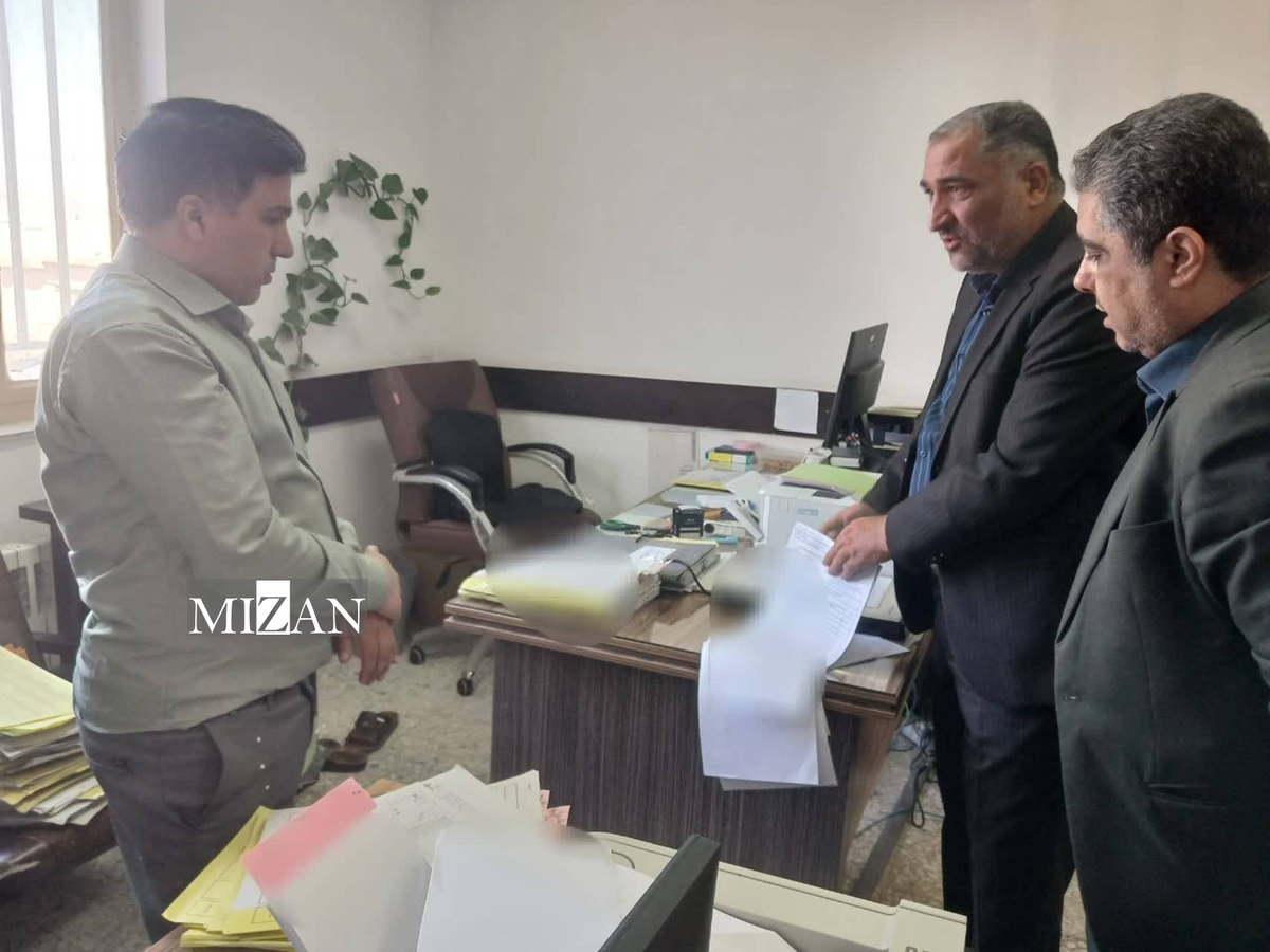 دادستان مرکز استان خراسان جنوبی از دادسرای انقلاب بیرجند بازدید و بر رسیدگی فوری و الکترونیکی پرونده‌ها تاکید کرد