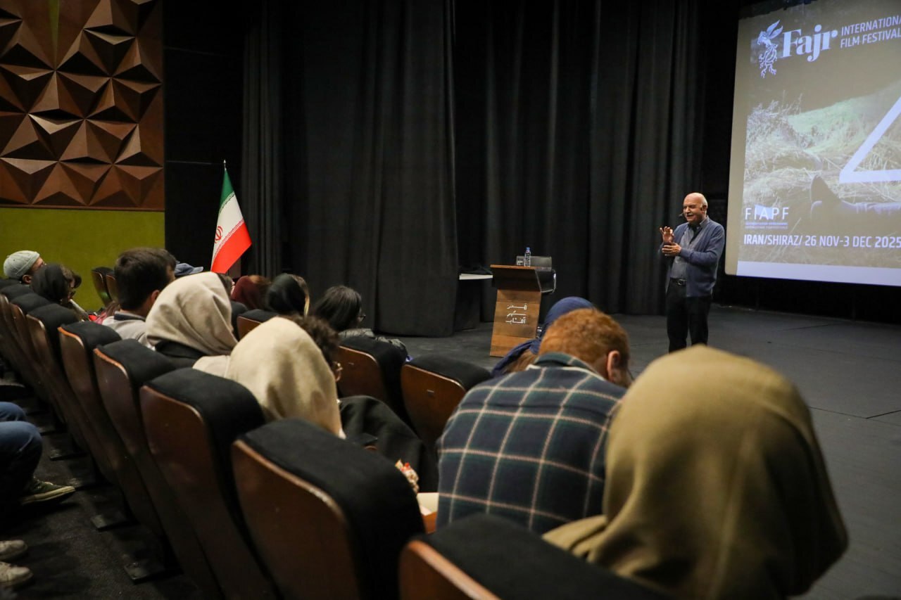 ایرج طهماسب: هنرمند از کوچکترین جزئیات، روایت بزرگ میسازد ایرج طهماسب: هنرمند از کوچکترین جزئیات، روایت بزرگ میسازد