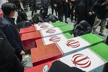 تجمع شبانه اربعین شهادت رهبر انقلاب در میدان انقلاب